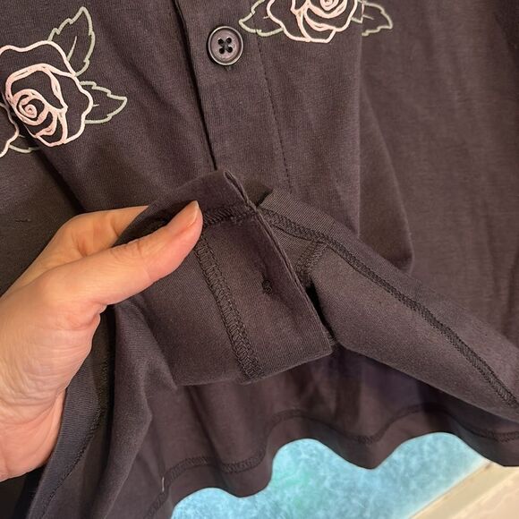 Love & Lazy Days Women’s Gray and Light Pink LOVE Athletic Style Crop Top Size M - Picture 3 of 6